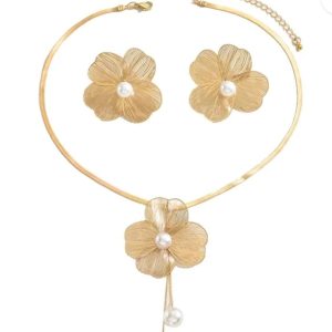Flowers Necklace and Earring set